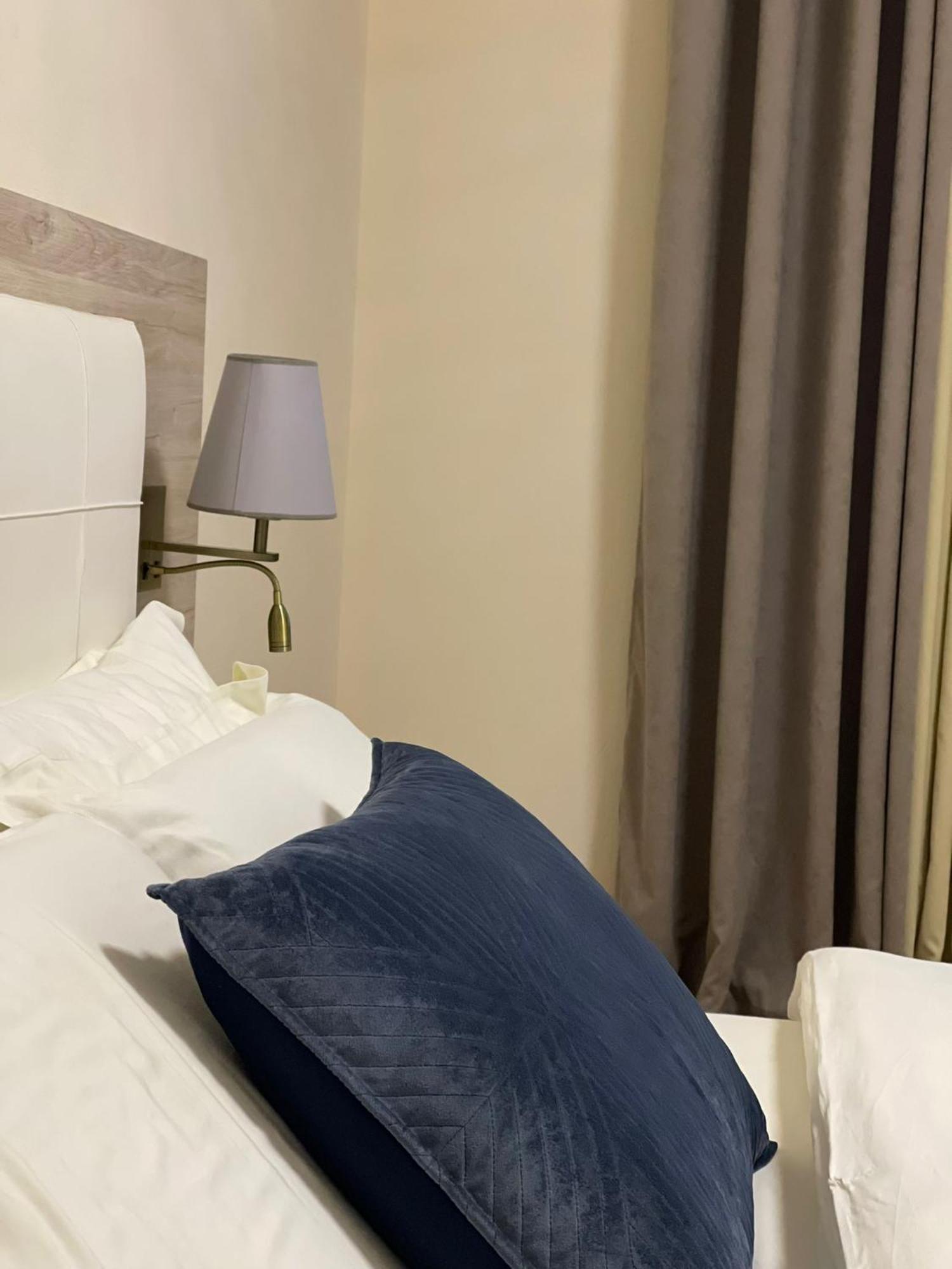 Vlorë Hotel Vd Roleks מראה חיצוני תמונה