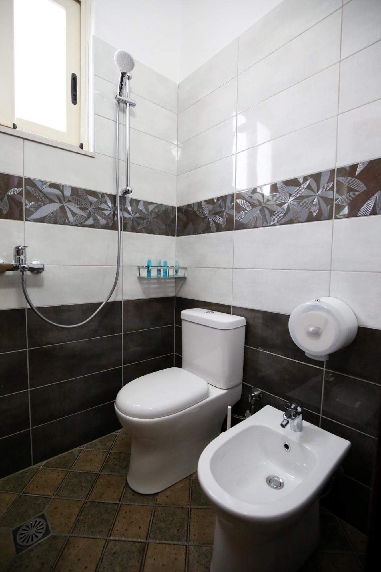 Vlorë Hotel Vd Roleks מראה חיצוני תמונה