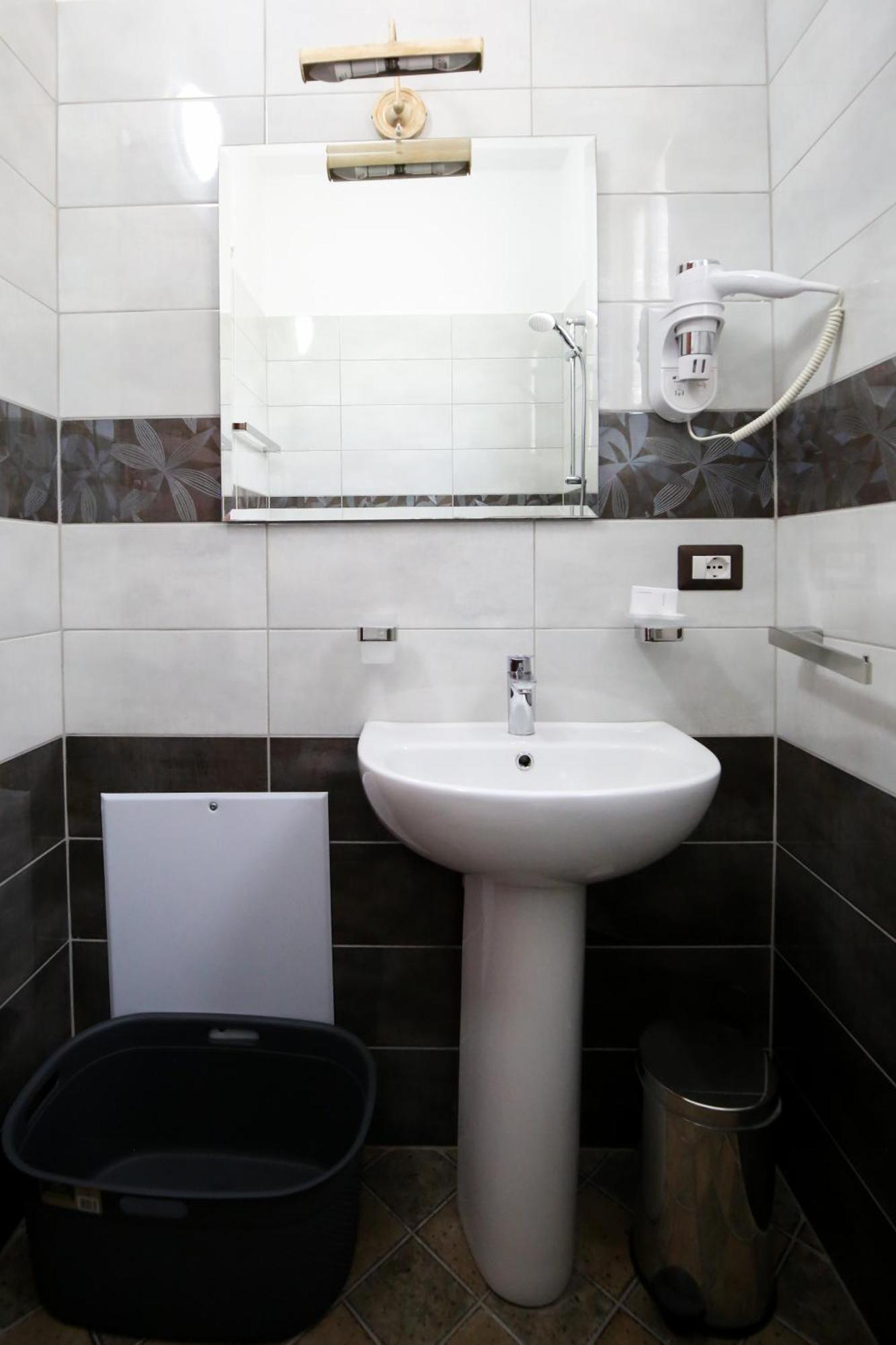 Vlorë Hotel Vd Roleks מראה חיצוני תמונה